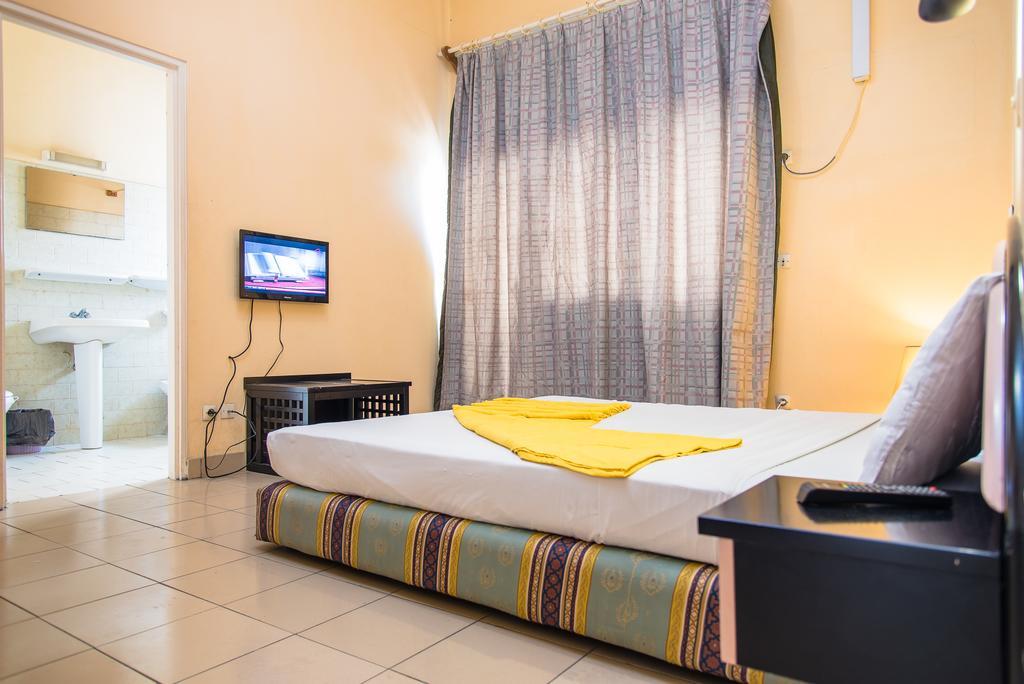 Hotel Beausejour Mirabel Bonaberi Экстерьер фото