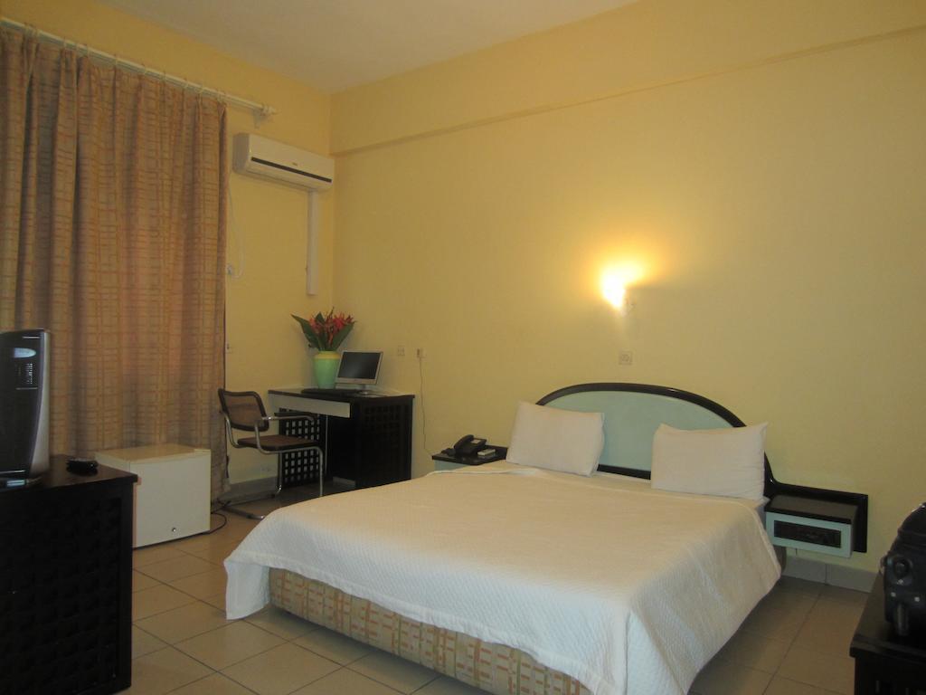 Hotel Beausejour Mirabel Bonaberi Номер фото