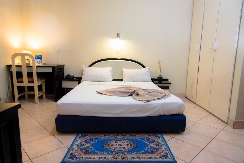 Hotel Beausejour Mirabel Bonaberi Экстерьер фото
