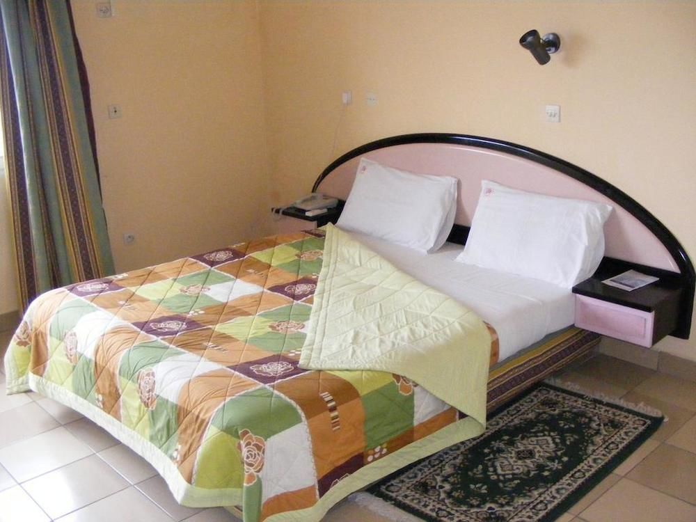 Hotel Beausejour Mirabel Bonaberi Экстерьер фото